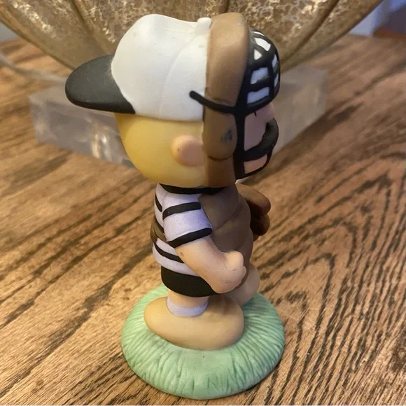 Westland 8342 Giftware Peanuts Figurine Schroder Playing Bassball - Picture 4 of 6